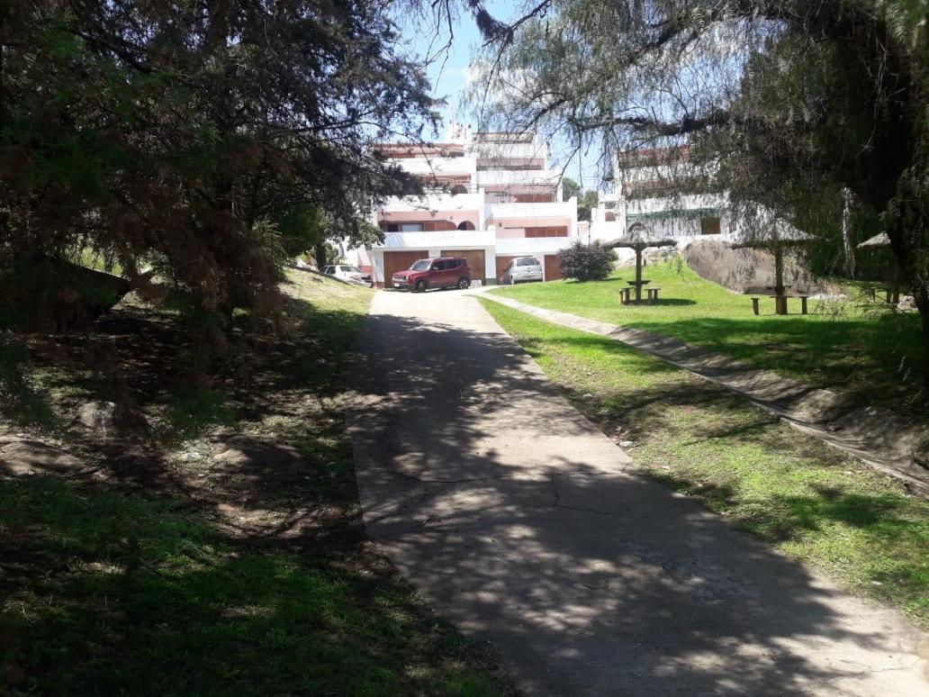 Departamentos Carlos Paz Bajada Al Lago Villa Carlos Paz Extérieur photo